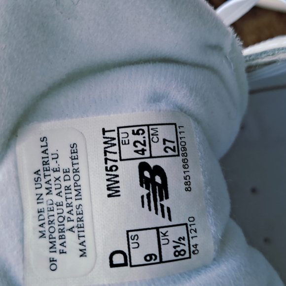 New Balance White Sneakers. Women. - Picture 4 of 5